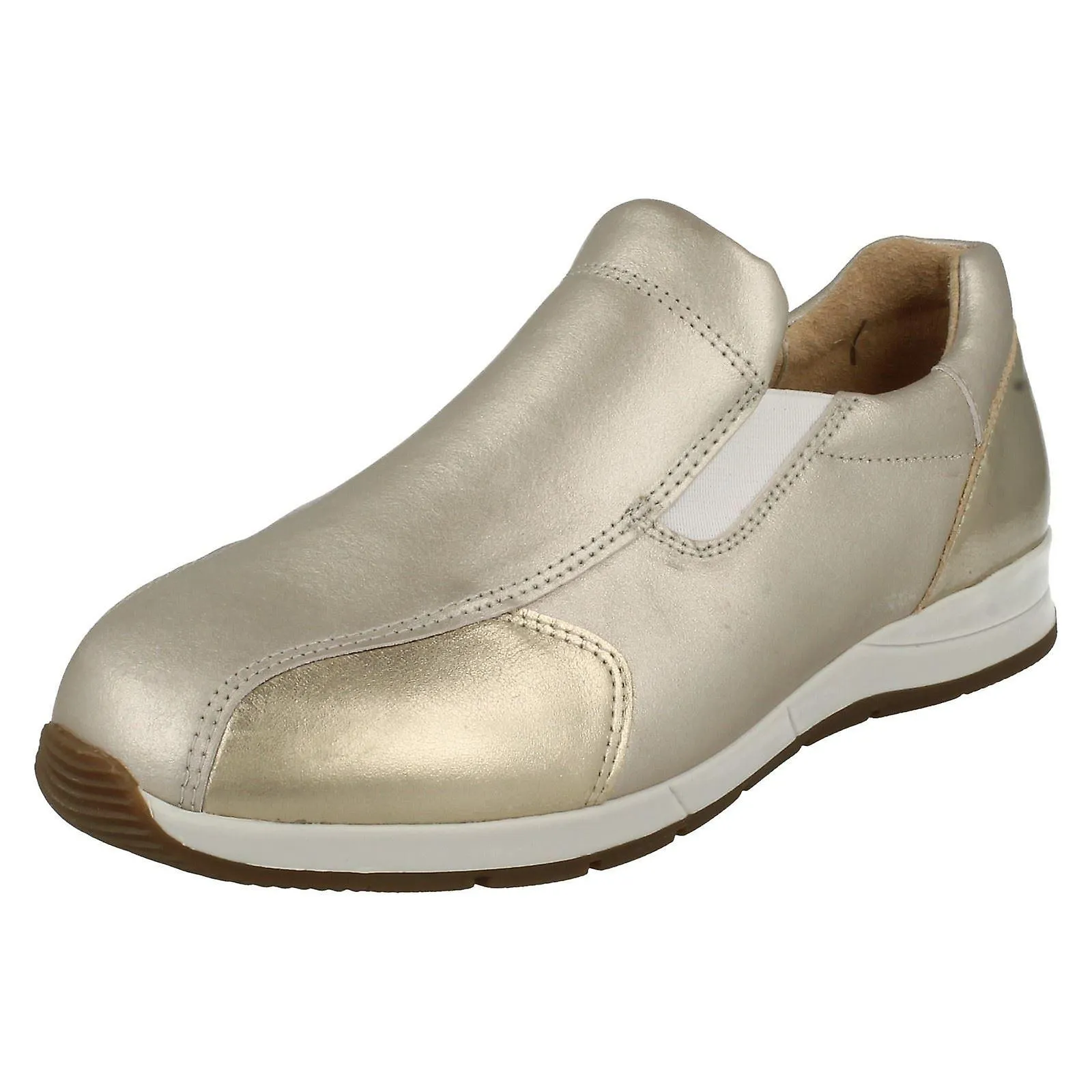 Damas B fácil montaje ancho Casual Slip en los zapatos de Cleo