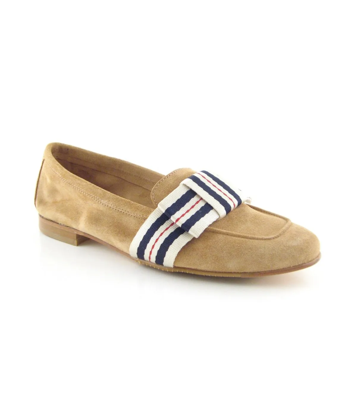 Mocasín con cinta de lazo en color canela