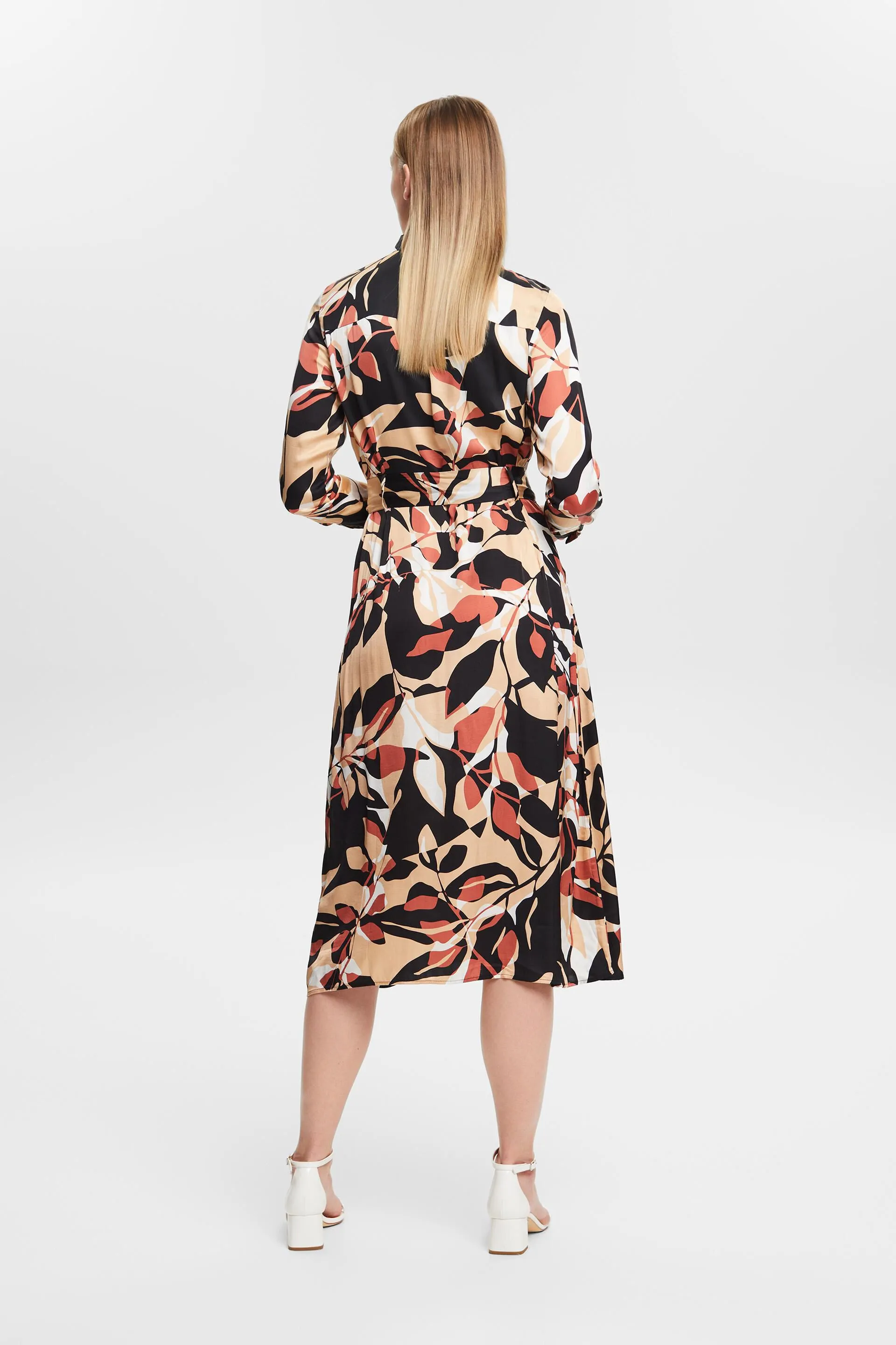 Vestido estampado con acabado satinado